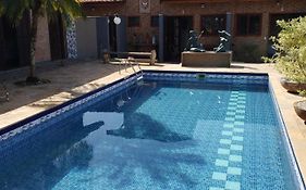 Suítes Verano Ubatuba - NOVAS - Bairro de Itaguá com piscina