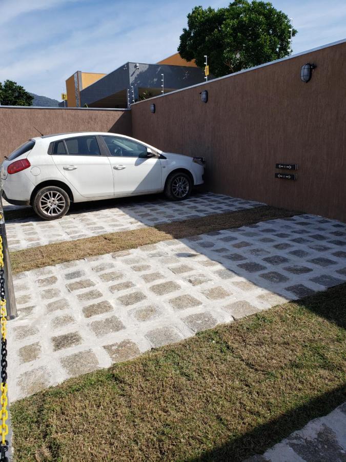Suítes Verano Ubatuba - NOVAS - Bairro de Itaguá com piscina Exterior foto