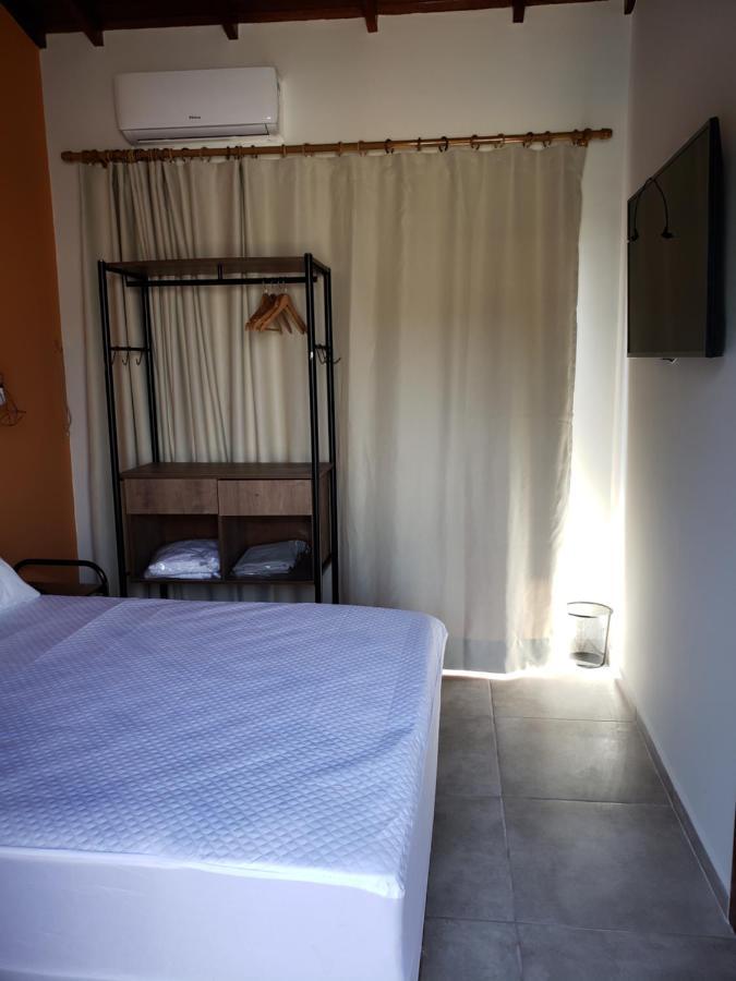 Suítes Verano Ubatuba - NOVAS - Bairro de Itaguá com piscina Exterior foto